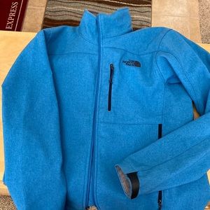 Mens north face soft shell jacket - like new